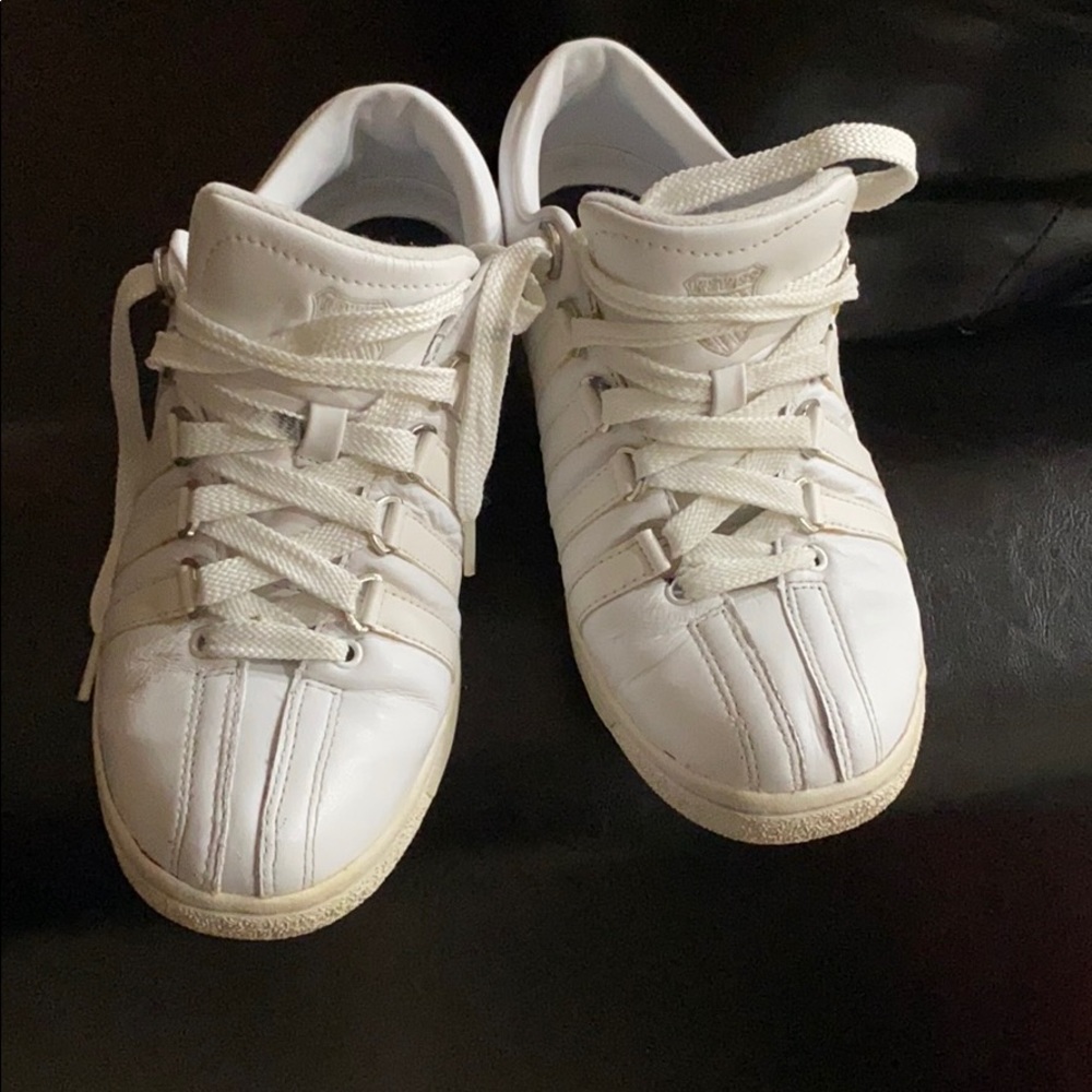 K-Swiss men’s white tennis shoes